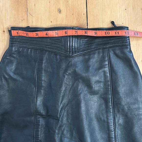 Vintage leather skirt - Picture 2 of 7